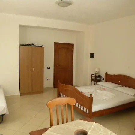 Appartement Maxola's Hill Studio